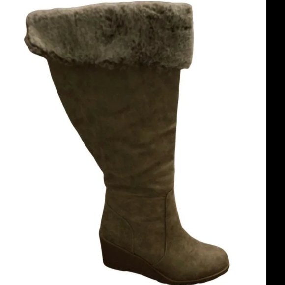 Boots - Picture 4 of 5